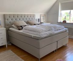 Sovrum med en 1800 mm säng